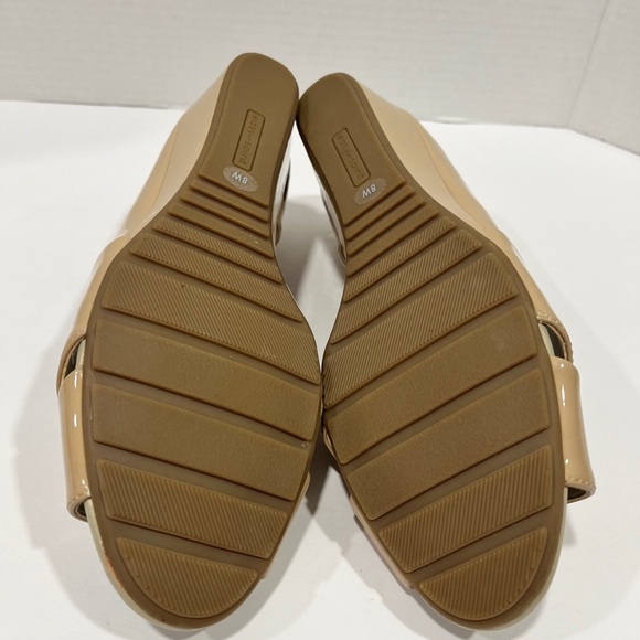 Easy Spirit Bernie‎ Dress Wedge. Size: 8W. Color: Tan - Picture 8 of 9